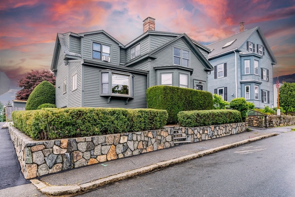 24 Pond Street, Marblehead, Massachusetts, 4 Bedrooms Bedrooms, 9 Rooms Rooms,2 BathroomsBathrooms,Residential,For Sale,Pond Street,73547381