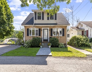 35 Perkins, Quincy, Massachusetts, 4 Bedrooms Bedrooms, 9 Rooms Rooms,3 BathroomsBathrooms,Residential,For Sale,Perkins,73547348