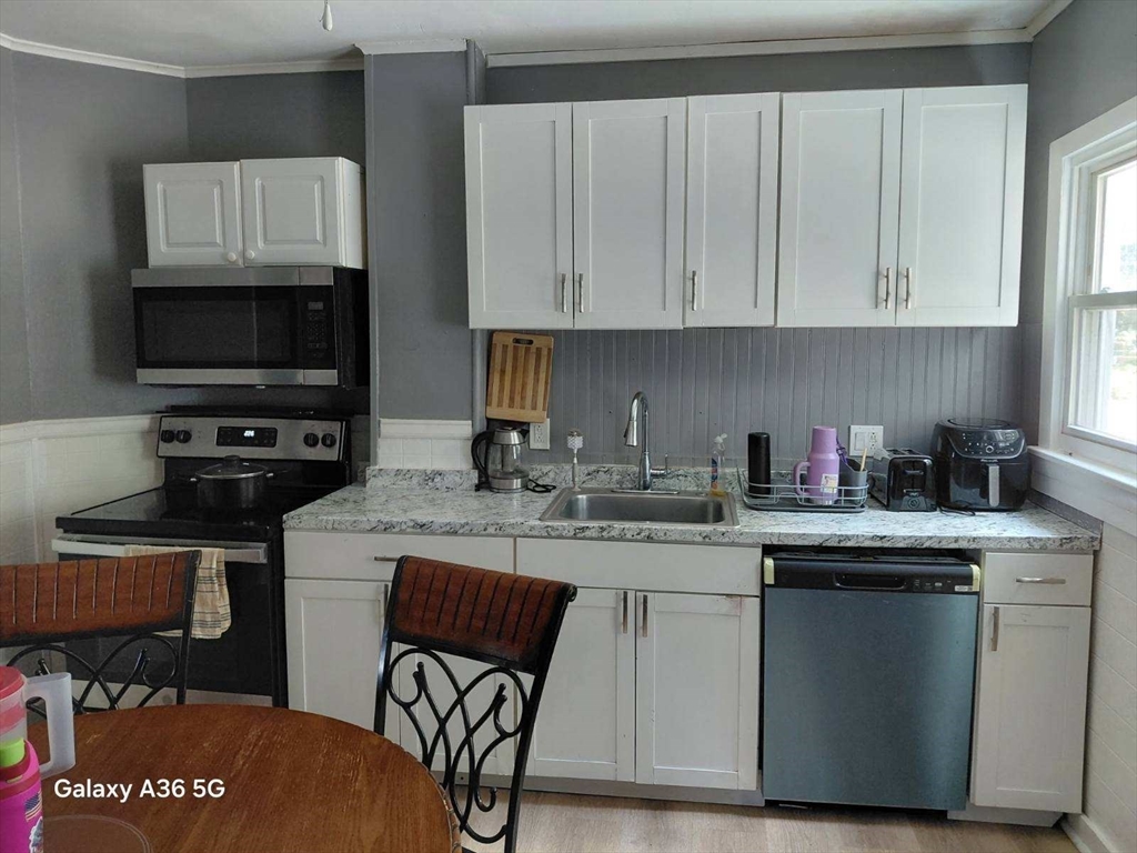 16 C St, Northbridge, Massachusetts, 3 Bedrooms Bedrooms, 6 Rooms Rooms,1 BathroomBathrooms,Residential Lease,For Rent,C St,73547405