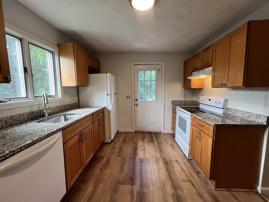 142 Washington, Woburn, Massachusetts, 2 Bedrooms Bedrooms, 4 Rooms Rooms,1 BathroomBathrooms,Residential Lease,For Rent,Washington,73519994