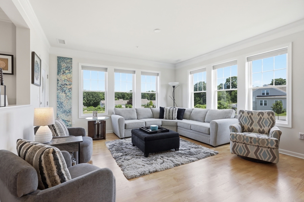 6 Overlook Dr, Andover, Massachusetts, 2 Bedrooms Bedrooms, 5 Rooms Rooms,2 BathroomsBathrooms,Residential,For Sale,Overlook Dr,73547457