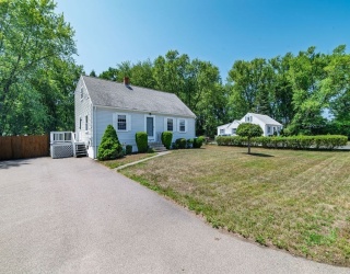 258 Mansfield Ave, Norton, Massachusetts, 4 Bedrooms Bedrooms, 7 Rooms Rooms,1.5 BathroomsBathrooms,Residential,For Sale,Mansfield Ave,73547448
