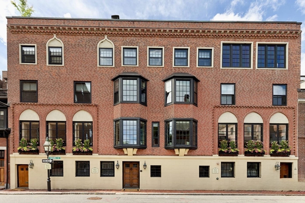23-25 Beaver Place, Boston, Massachusetts, 3 Bedrooms Bedrooms, 8 Rooms Rooms,3.5 BathroomsBathrooms,Residential,For Sale,Beaver Place,73547488