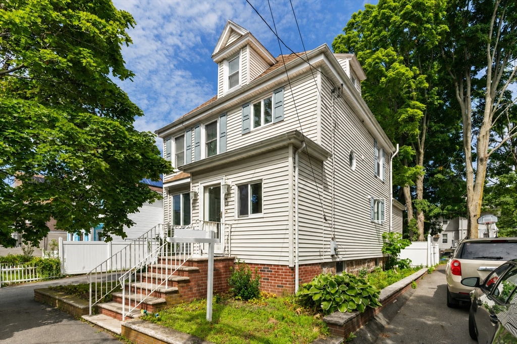 11 Jackson St, Saugus, Massachusetts, 3 Bedrooms Bedrooms, 7 Rooms Rooms,1.5 BathroomsBathrooms,Residential,For Sale,Jackson St,73547497