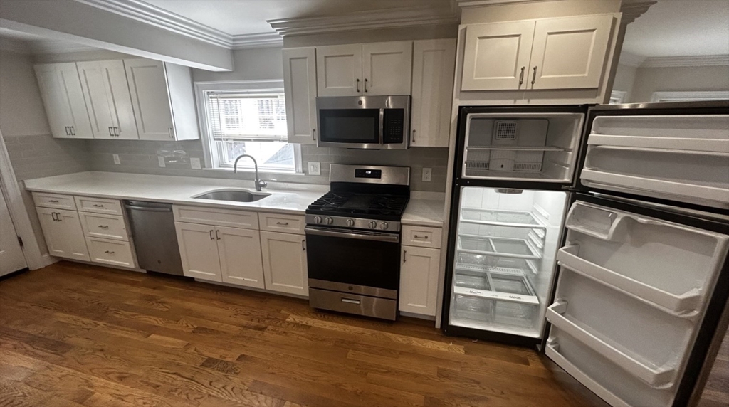 62 Gordon St., Boston, Massachusetts, 3 Bedrooms Bedrooms, 5 Rooms Rooms,2 BathroomsBathrooms,Residential Lease,For Rent,Gordon St.,73547543