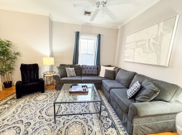 7 Harvard Sq, Brookline, Massachusetts, 2 Bedrooms Bedrooms, 4 Rooms Rooms,1 BathroomBathrooms,Residential Lease,For Rent,Harvard Sq,73547530