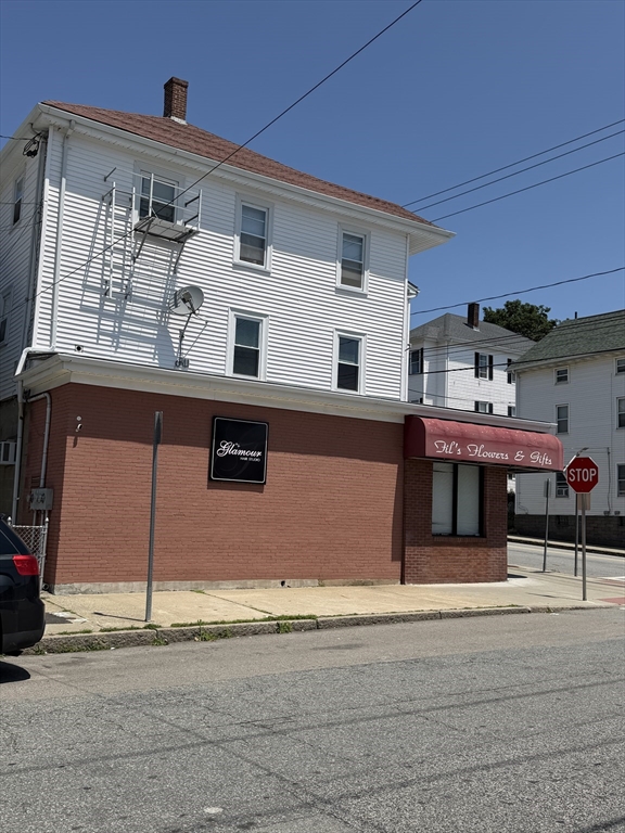 210 Robeson Street, Fall River, Massachusetts, 3 Bedrooms Bedrooms, 7 Rooms Rooms,1 BathroomBathrooms,Residential Lease,For Rent,Robeson Street,73547559