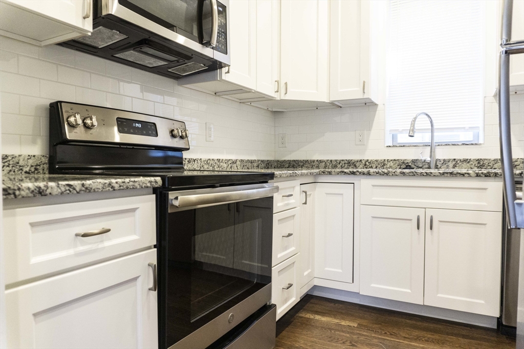 2017 Commonwealth Ave, Boston, Massachusetts, 2 Bedrooms Bedrooms, 4 Rooms Rooms,1 BathroomBathrooms,Residential Lease,For Rent,Commonwealth Ave,73547555