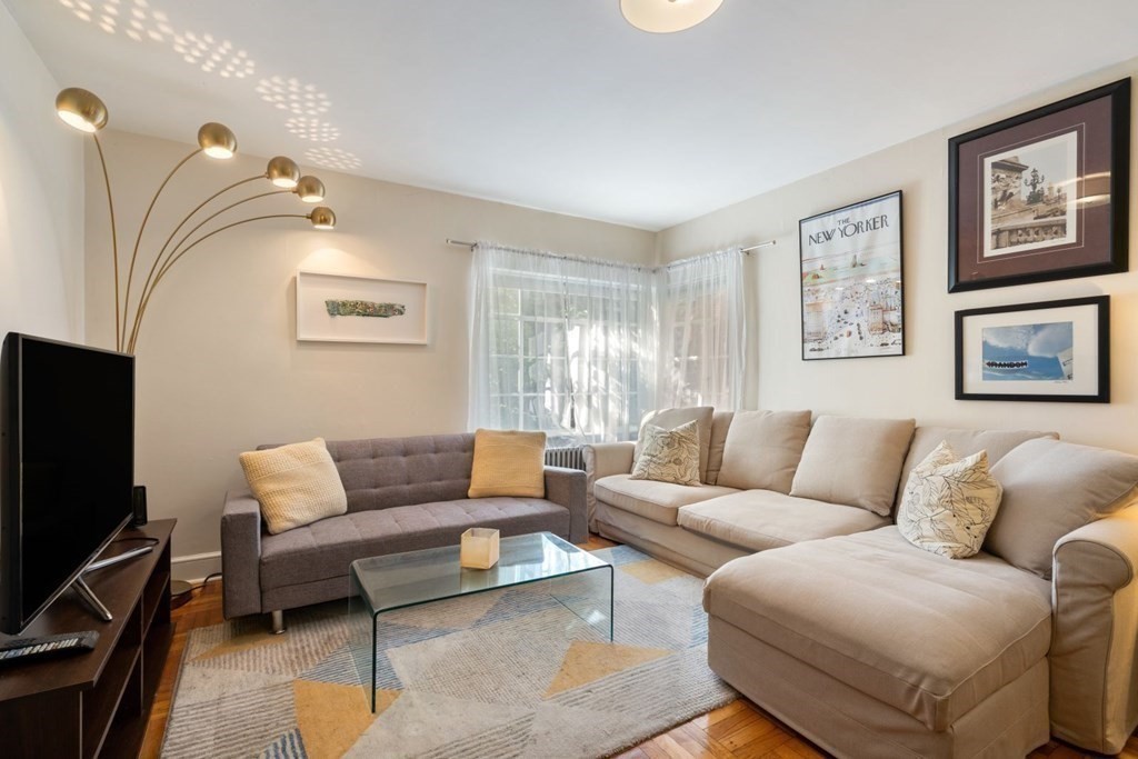 36 Highland, Cambridge, Massachusetts, 1 Bedroom Bedrooms, 3 Rooms Rooms,1 BathroomBathrooms,Residential Lease,For Rent,Highland,73547565