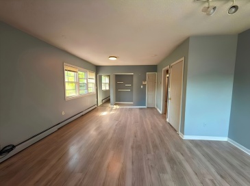 164-166 Woodlawn St, Springfield, Massachusetts, 3 Bedrooms Bedrooms, 3 Rooms Rooms,1 BathroomBathrooms,Residential Lease,For Rent,Woodlawn St,73547496
