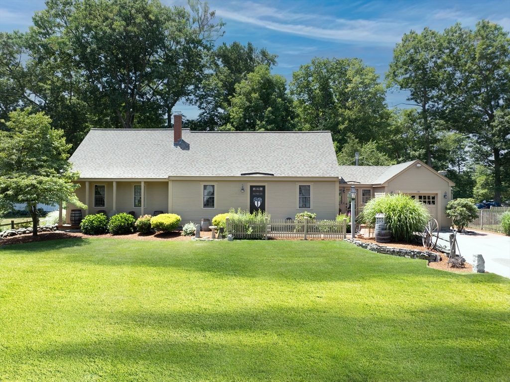 190 Congress St, Milford, Massachusetts, 3 Bedrooms Bedrooms, 8 Rooms Rooms,1.5 BathroomsBathrooms,Residential,For Sale,Congress St,73547528