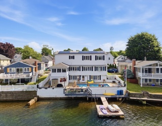 12 Wendy Way, Lynn, Massachusetts, 4 Bedrooms Bedrooms, 8 Rooms Rooms,2.5 BathroomsBathrooms,Residential,For Sale,Wendy Way,73547571
