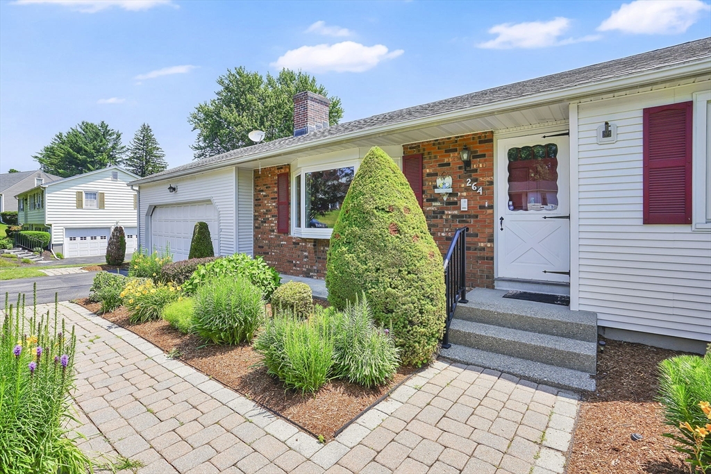 264 Greystone Ave, West Springfield, Massachusetts, 3 Bedrooms Bedrooms, 7 Rooms Rooms,2.5 BathroomsBathrooms,Residential,For Sale,Greystone Ave,73547606