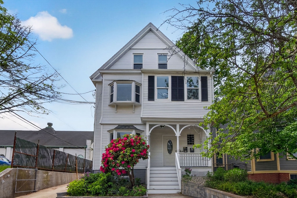 62 Hudson St, Somerville, Massachusetts, 2 Bedrooms Bedrooms, 4 Rooms Rooms,1 BathroomBathrooms,Residential,For Sale,Hudson St,73547413
