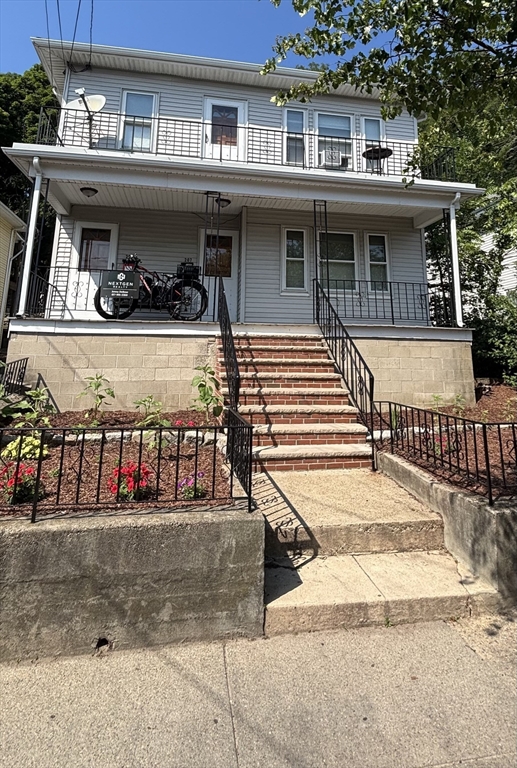 207 Gladstone St, Boston, Massachusetts, 5 Bedrooms Bedrooms, 11 Rooms Rooms,2 BathroomsBathrooms,Residential Income,For Sale,Gladstone St,73547631