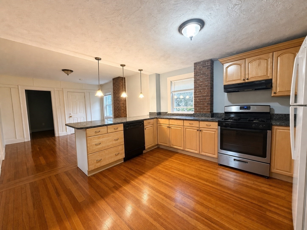 296 West 5th St, Boston, Massachusetts, 2 Bedrooms Bedrooms, 4 Rooms Rooms,1 BathroomBathrooms,Residential Lease,For Rent,West 5th St,73547634