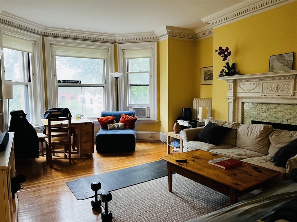 373 Commonwealth Ave, Boston, Massachusetts, 2 Bedrooms Bedrooms, 4 Rooms Rooms,1 BathroomBathrooms,Residential Lease,For Rent,Commonwealth Ave,73547644