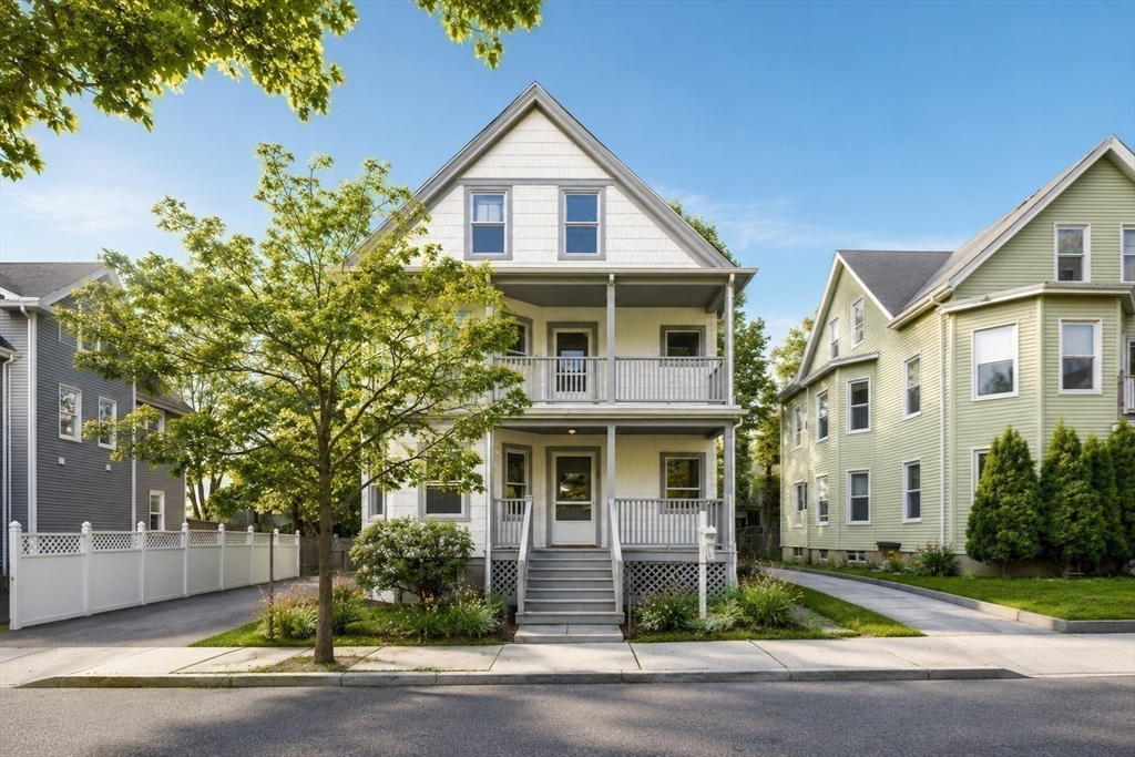 29-31 Victoria St, Somerville, Massachusetts, 6 Bedrooms Bedrooms, 12 Rooms Rooms,2 BathroomsBathrooms,Residential Income,For Sale,Victoria St,73547658
