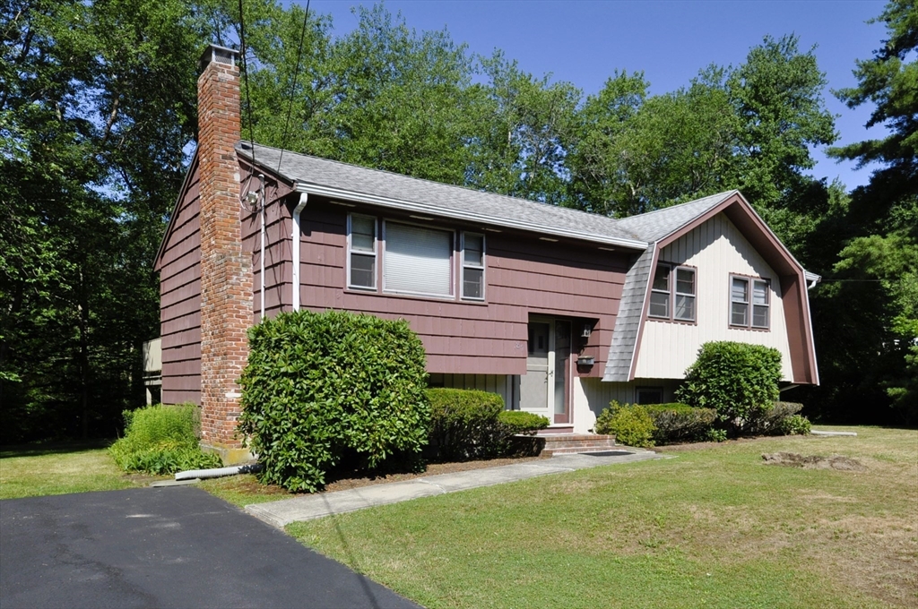 87 Lorraine Dr, East Bridgewater, Massachusetts, 4 Bedrooms Bedrooms, 7 Rooms Rooms,1 BathroomBathrooms,Residential,For Sale,Lorraine Dr,73547657