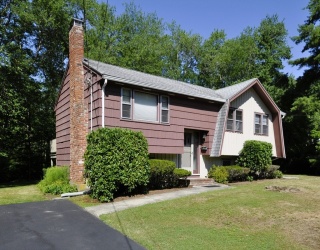 87 Lorraine Dr, East Bridgewater, Massachusetts, 4 Bedrooms Bedrooms, 7 Rooms Rooms,1 BathroomBathrooms,Residential,For Sale,Lorraine Dr,73547657