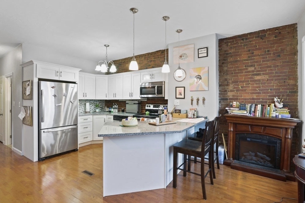 166 F Street, Boston, Massachusetts, 1 Bedroom Bedrooms, 3 Rooms Rooms,1 BathroomBathrooms,Residential Lease,For Rent,F Street,73547542