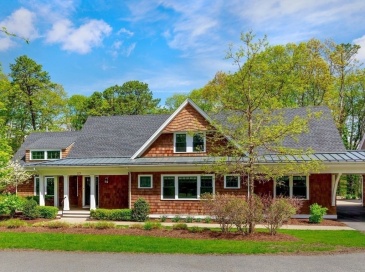 37 Cottage Cir, Dedham, Massachusetts, 4 Bedrooms Bedrooms, 7 Rooms Rooms,3 BathroomsBathrooms,Residential,For Sale,Cottage Cir,73431698