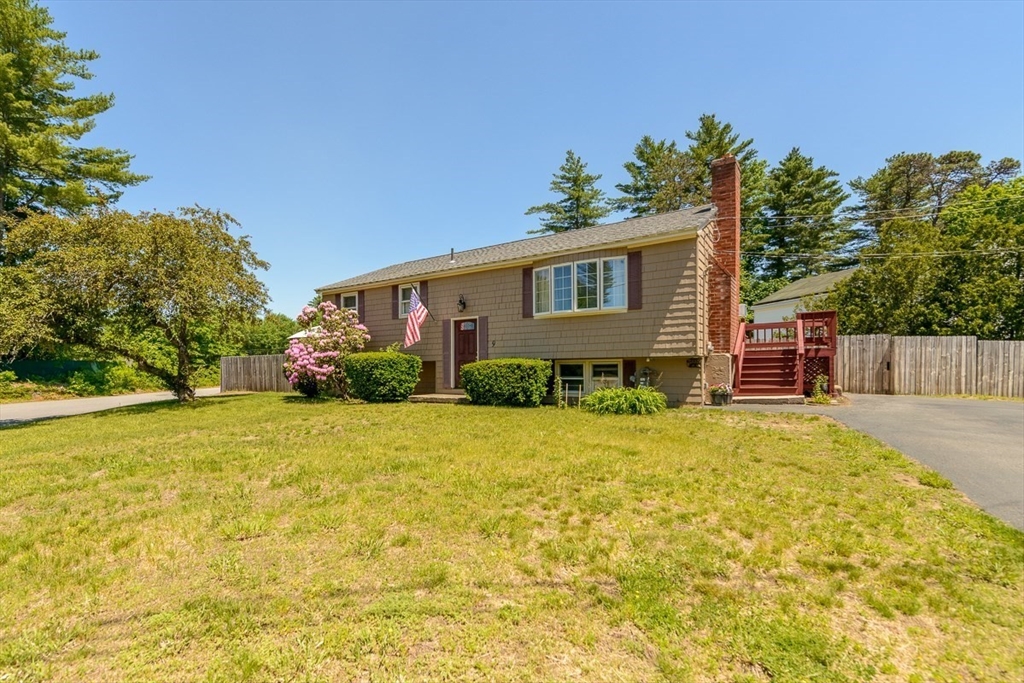 9 Oakland Rd, Pepperell, Massachusetts, 4 Bedrooms Bedrooms, 7 Rooms Rooms,2 BathroomsBathrooms,Residential,For Sale,Oakland Rd,73529330