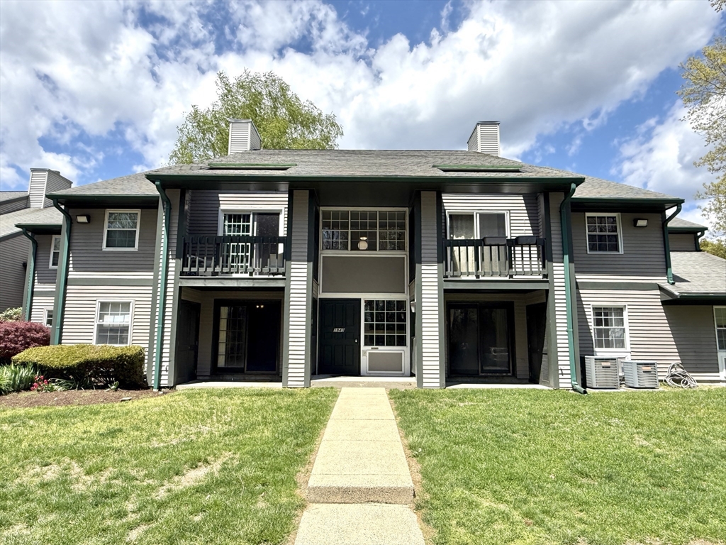 1940 Phillips Rd, New Bedford, Massachusetts, 2 Bedrooms Bedrooms, 4 Rooms Rooms,1 BathroomBathrooms,Residential,For Sale,Phillips Rd,73500484