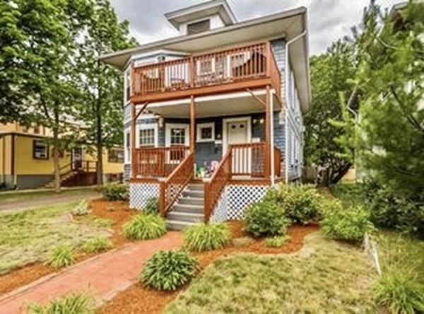 74 Magoun Ave, Medford, Massachusetts, 2 Bedrooms Bedrooms, 5 Rooms Rooms,1 BathroomBathrooms,Residential Lease,For Rent,Magoun Ave,73547764