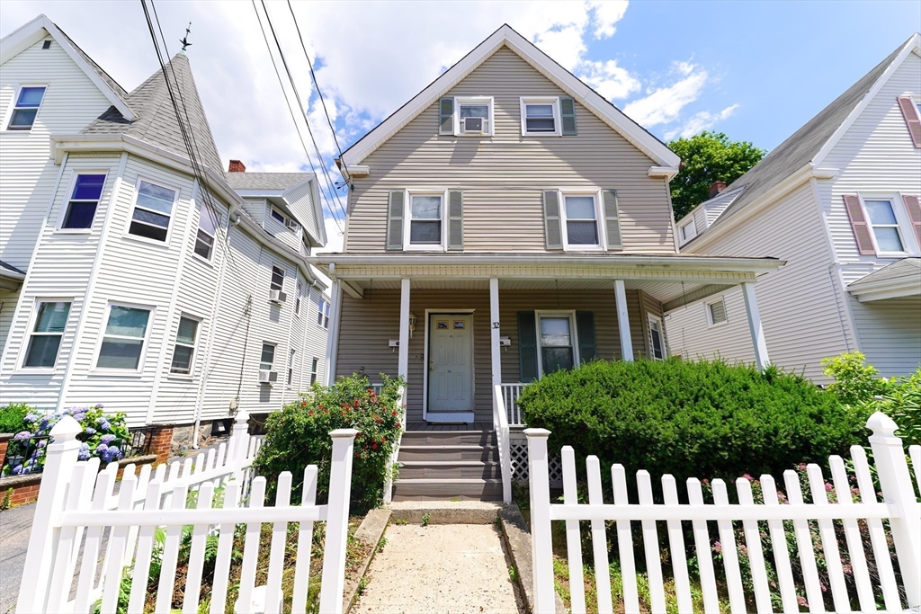 32 Myrtle St, Malden, Massachusetts, 5 Bedrooms Bedrooms, 9 Rooms Rooms,2.5 BathroomsBathrooms,Residential Income,For Sale,Myrtle St,73547735