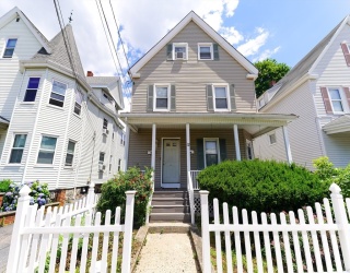 32 Myrtle St, Malden, Massachusetts, 5 Bedrooms Bedrooms, 9 Rooms Rooms,2.5 BathroomsBathrooms,Residential Income,For Sale,Myrtle St,73547735