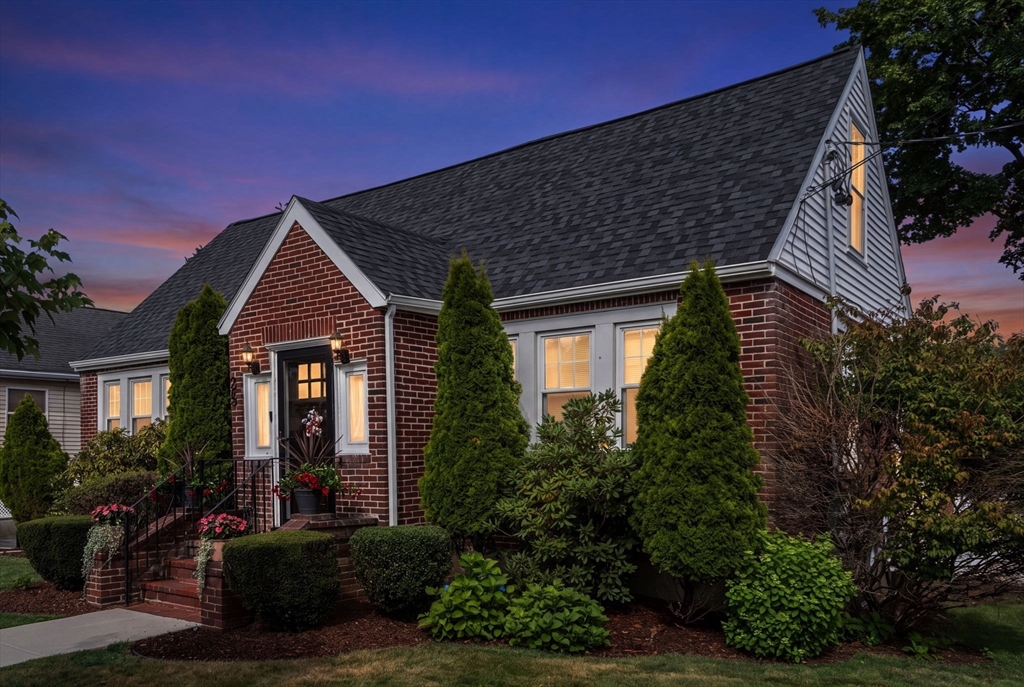 25 Piermont St, Watertown, Massachusetts, 4 Bedrooms Bedrooms, 10 Rooms Rooms,2 BathroomsBathrooms,Residential,For Sale,Piermont St,73547613