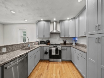 55 Cherry St, Chelsea, Massachusetts, 3 Bedrooms Bedrooms, 6 Rooms Rooms,1.5 BathroomsBathrooms,Residential,For Sale,Cherry St,73547867