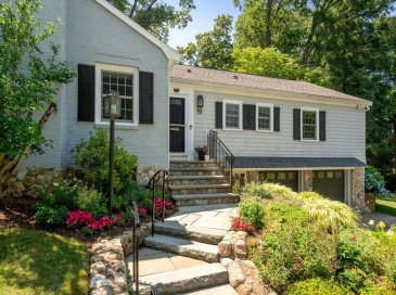 19 Druid Hill Rd, Newton, Massachusetts, 3 Bedrooms Bedrooms, 9 Rooms Rooms,4 BathroomsBathrooms,Residential,For Sale,Druid Hill Rd,73547860