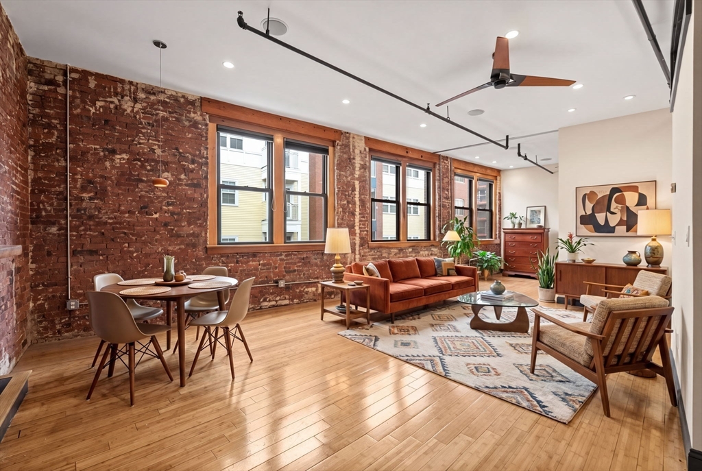 27 Fayette St, Beverly, Massachusetts, 1 Bedroom Bedrooms, 3 Rooms Rooms,1 BathroomBathrooms,Residential,For Sale,Fayette St,73547904