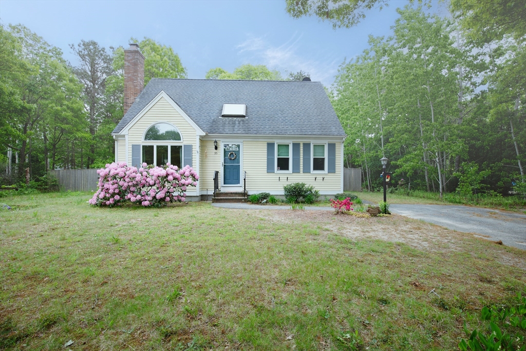 95 Rockville Ave, Falmouth, Massachusetts, 3 Bedrooms Bedrooms, 5 Rooms Rooms,2 BathroomsBathrooms,Residential,For Sale,Rockville Ave,73547710