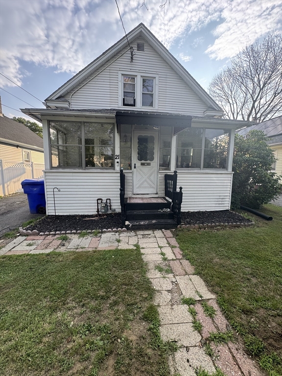 21 Fullerton St, Springfield, Massachusetts, 2 Bedrooms Bedrooms, 5 Rooms Rooms,1 BathroomBathrooms,Residential,For Sale,Fullerton St,73547733