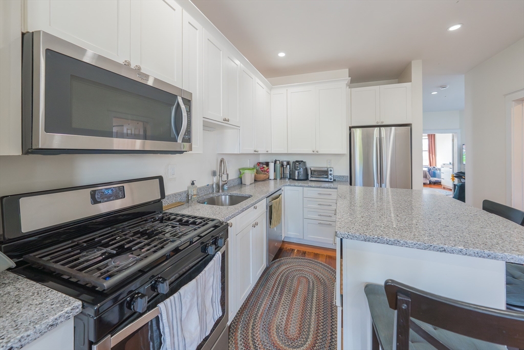 309 Lexington, Boston, Massachusetts, 2 Bedrooms Bedrooms, 4 Rooms Rooms,1 BathroomBathrooms,Residential Lease,For Rent,Lexington,73547832
