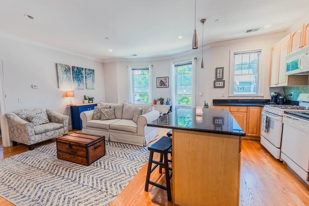 146 Clifton Street, Malden, Massachusetts, 1 Bedroom Bedrooms, 3 Rooms Rooms,1 BathroomBathrooms,Residential,For Sale,Clifton Street,73547740