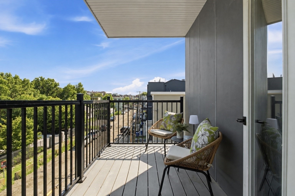 28 Geneva St, Boston, Massachusetts, 1 Bedroom Bedrooms, 3 Rooms Rooms,1 BathroomBathrooms,Residential,For Sale,Geneva St,73547706