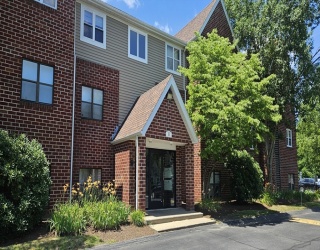 10 Longworth Ave, Brockton, Massachusetts, 2 Bedrooms Bedrooms, 5 Rooms Rooms,1 BathroomBathrooms,Residential,For Sale,Longworth Ave,73547722