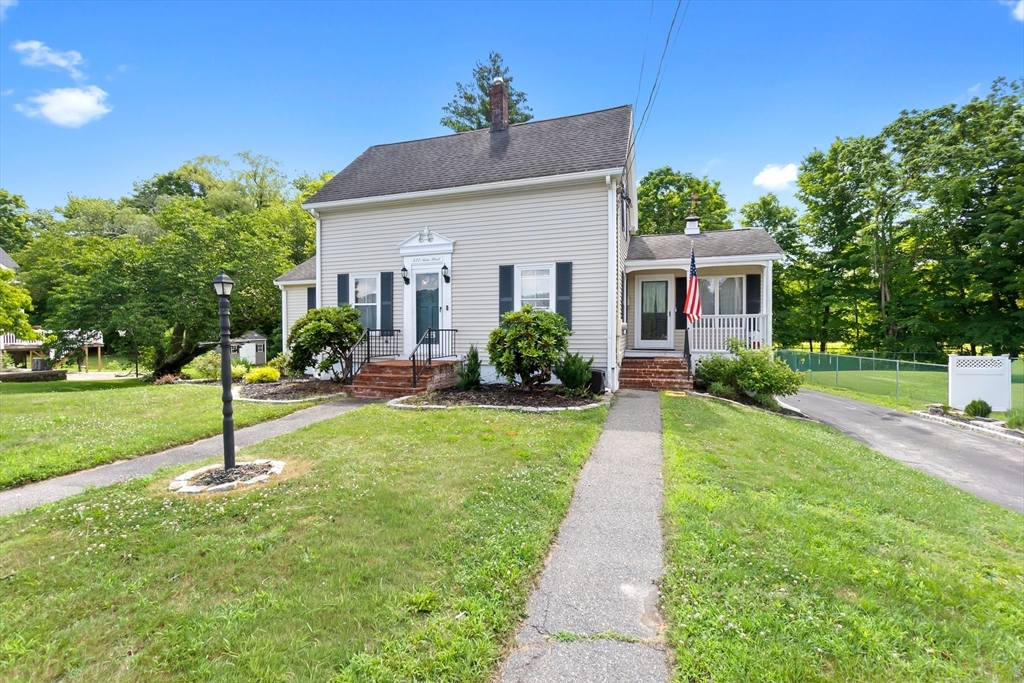 422 Main Street, Groveland, Massachusetts, 3 Bedrooms Bedrooms, 6 Rooms Rooms,1 BathroomBathrooms,Residential,For Sale,Main Street,73547765