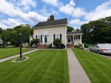 422 Main Street, Groveland, Massachusetts, 3 Bedrooms Bedrooms, 6 Rooms Rooms,1 BathroomBathrooms,Residential,For Sale,Main Street,73547765