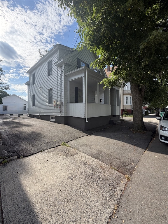 70 Robinson St, Lynn, Massachusetts, 3 Bedrooms Bedrooms, 7 Rooms Rooms,2 BathroomsBathrooms,Residential,For Sale,Robinson St,73547830
