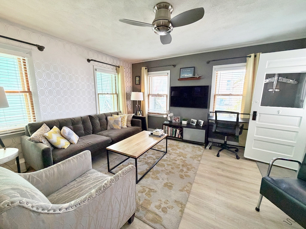 4 Foam St, Winthrop, Massachusetts, 1 Bedroom Bedrooms, 3 Rooms Rooms,1 BathroomBathrooms,Residential Lease,For Rent,Foam St,73547917