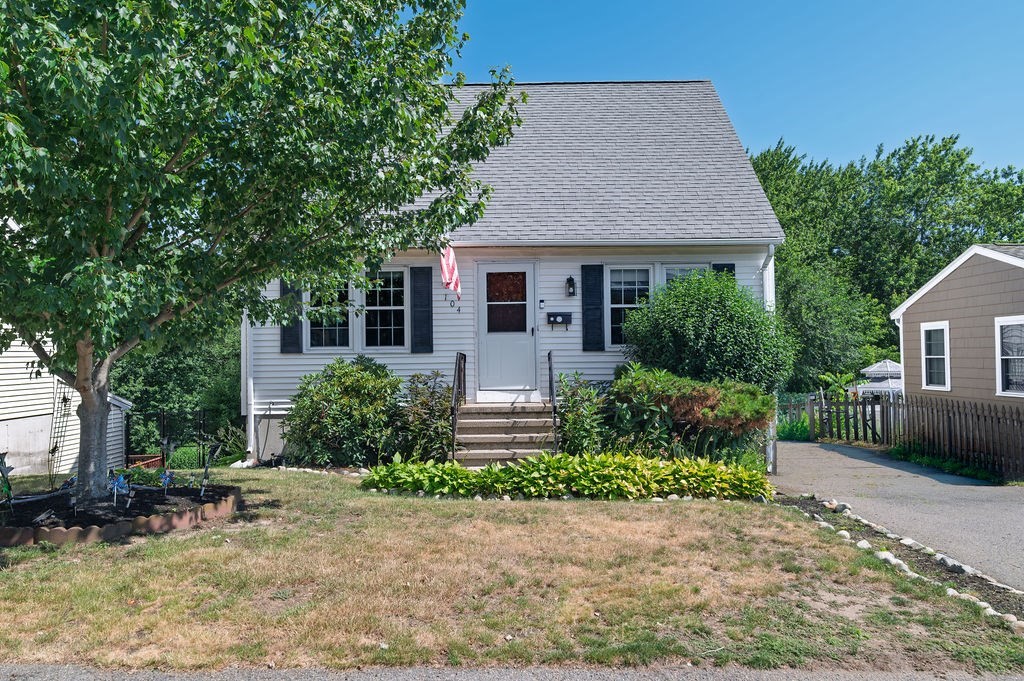 104 Lenox St, Quincy, Massachusetts, 4 Bedrooms Bedrooms, 7 Rooms Rooms,2.5 BathroomsBathrooms,Residential,For Sale,Lenox St,73547920