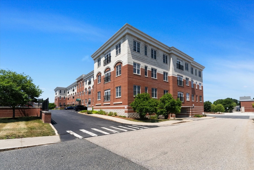 500 Union Street, Westborough, Massachusetts, 2 Bedrooms Bedrooms, 4 Rooms Rooms,2 BathroomsBathrooms,Residential,For Sale,Union Street,73547810