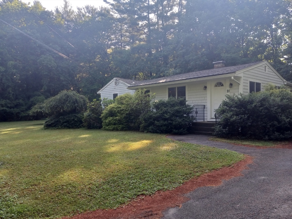 21 Walpole Street, Sharon, Massachusetts, 3 Bedrooms Bedrooms, 5 Rooms Rooms,1 BathroomBathrooms,Residential Lease,For Rent,Walpole Street,73547941