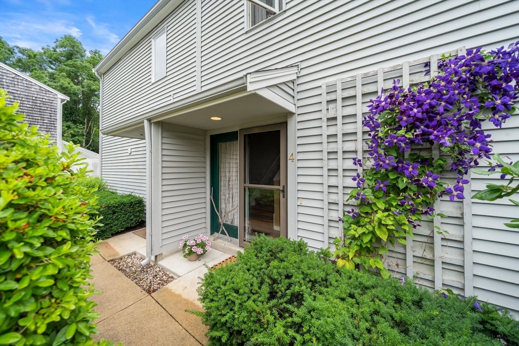 4 Barberry Mew, Sandwich, Massachusetts, 2 Bedrooms Bedrooms, 4 Rooms Rooms,1.5 BathroomsBathrooms,Residential,For Sale,Barberry Mew,73547948