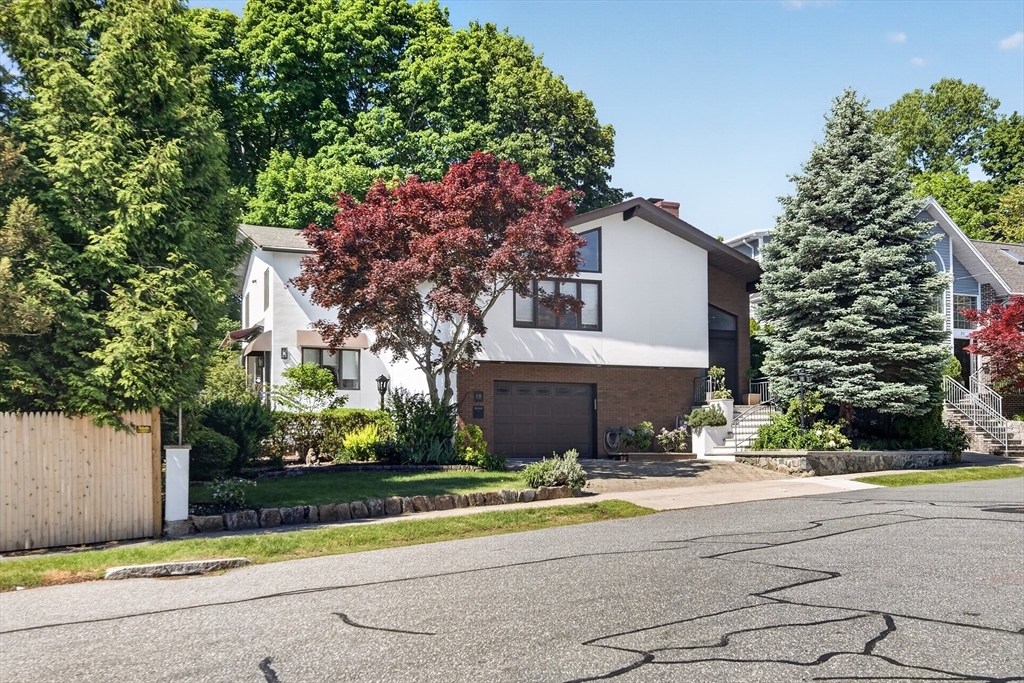 18 Roosevelt Rd, Medford, Massachusetts, 4 Bedrooms Bedrooms, 8 Rooms Rooms,2.5 BathroomsBathrooms,Residential,For Sale,Roosevelt Rd,73547868